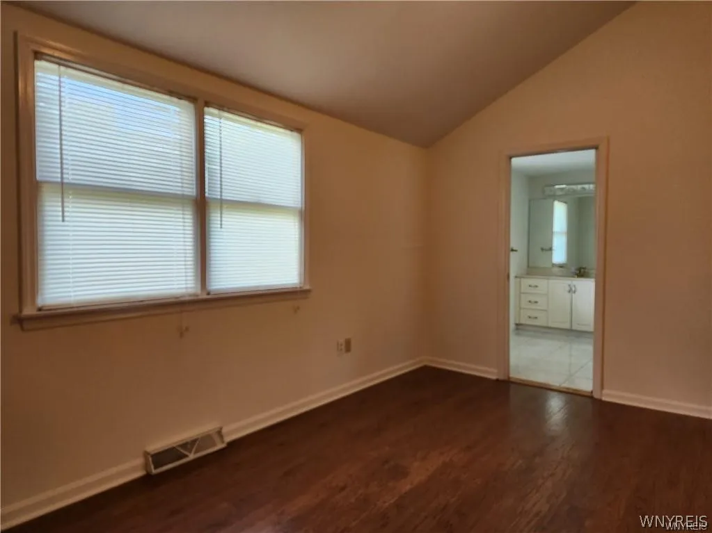 8845 County, Amherst, New York 14051, Amherst, New York 14051, 3 Bedrooms Bedrooms, 6 Rooms Rooms,2 BathroomsBathrooms,Residential Lease,For Rent,8845 County, Amherst, New York 14051,0,B1667058