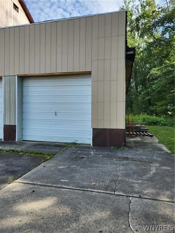 8845 County, Amherst, New York 14051, Amherst, New York 14051, 3 Bedrooms Bedrooms, 6 Rooms Rooms,2 BathroomsBathrooms,Residential Lease,For Rent,8845 County, Amherst, New York 14051,0,B1667058