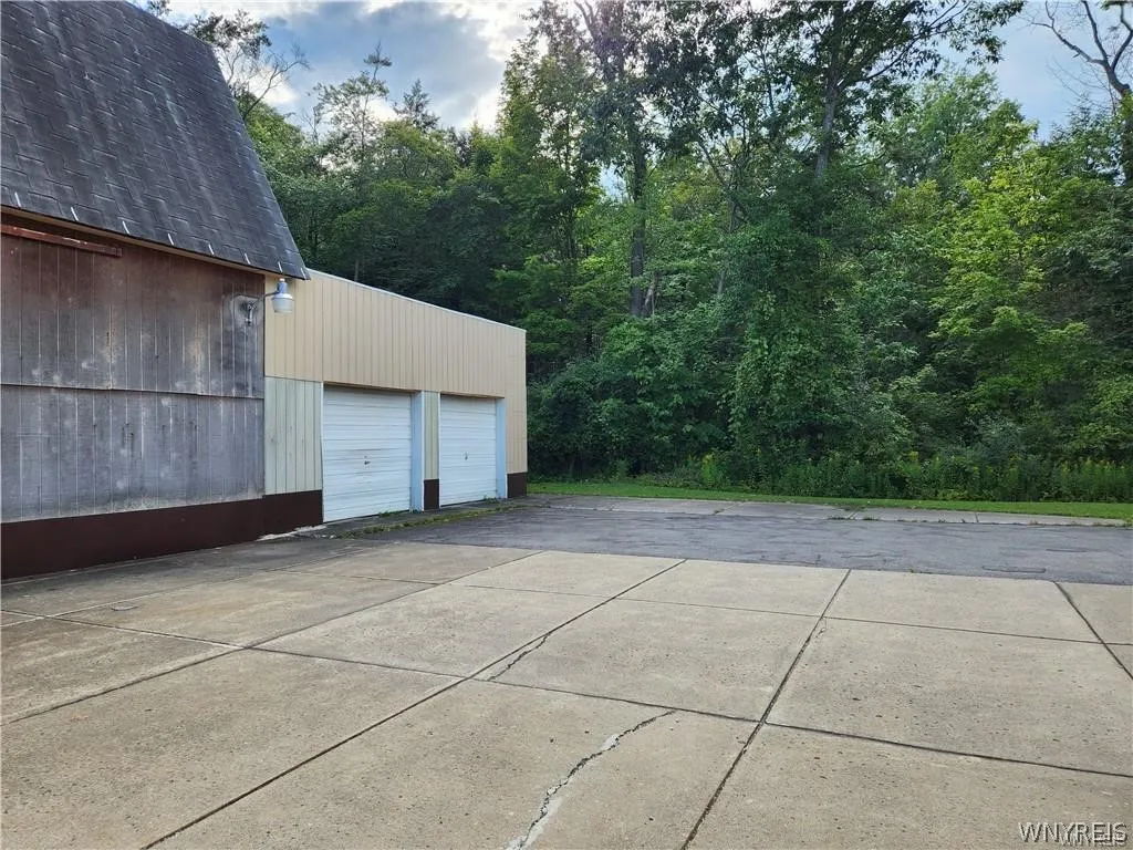 8845 County, Amherst, New York 14051, Amherst, New York 14051, 3 Bedrooms Bedrooms, 6 Rooms Rooms,2 BathroomsBathrooms,Residential Lease,For Rent,8845 County, Amherst, New York 14051,0,B1667058