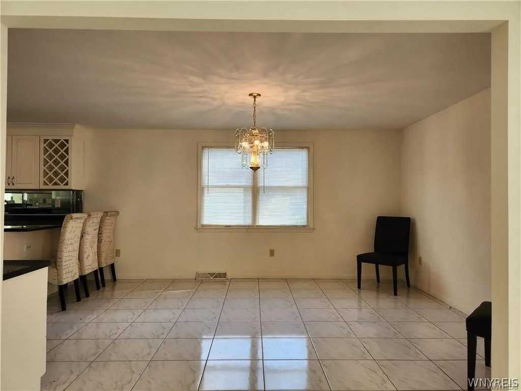 8845 County, Amherst, New York 14051, Amherst, New York 14051, 3 Bedrooms Bedrooms, 6 Rooms Rooms,2 BathroomsBathrooms,Residential Lease,For Rent,8845 County, Amherst, New York 14051,0,B1667058