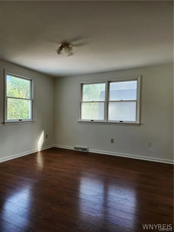 8845 County, Amherst, New York 14051, Amherst, New York 14051, 3 Bedrooms Bedrooms, 6 Rooms Rooms,2 BathroomsBathrooms,Residential Lease,For Rent,8845 County, Amherst, New York 14051,0,B1667058