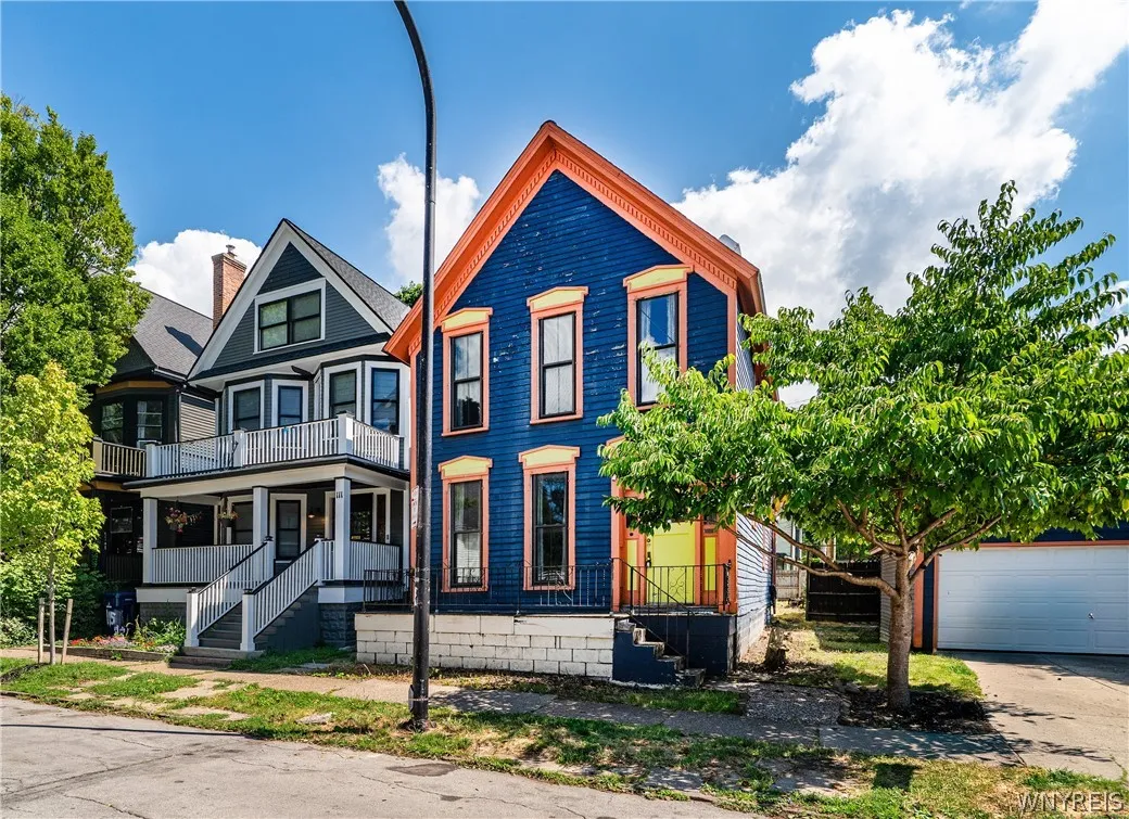 107 College Street, Buffalo, New York 14201, Buffalo, New York 14201, 3 Bedrooms Bedrooms, 13 Rooms Rooms,2 BathroomsBathrooms,Residential,For Sale,107 College Street, Buffalo, New York 14201,0,B1667324