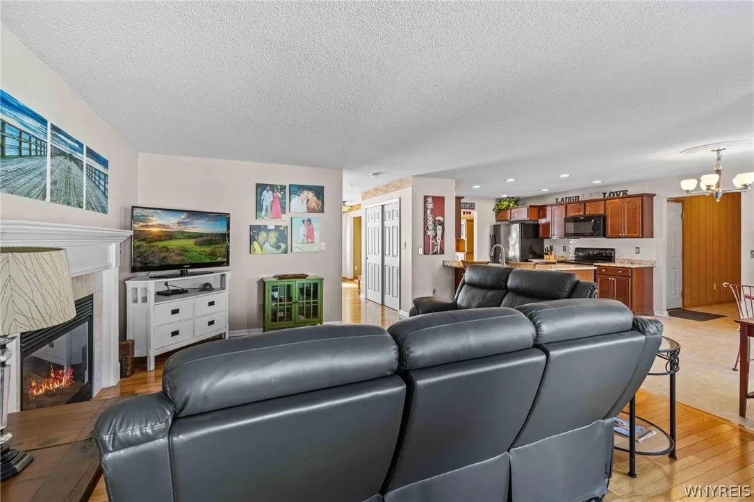 6521 White Oak, Hamburg, New York 14085, Hamburg, New York 14085, 4 Bedrooms Bedrooms, 7 Rooms Rooms,2 BathroomsBathrooms,Residential,For Sale,6521 White Oak, Hamburg, New York 14085,0,B1666257