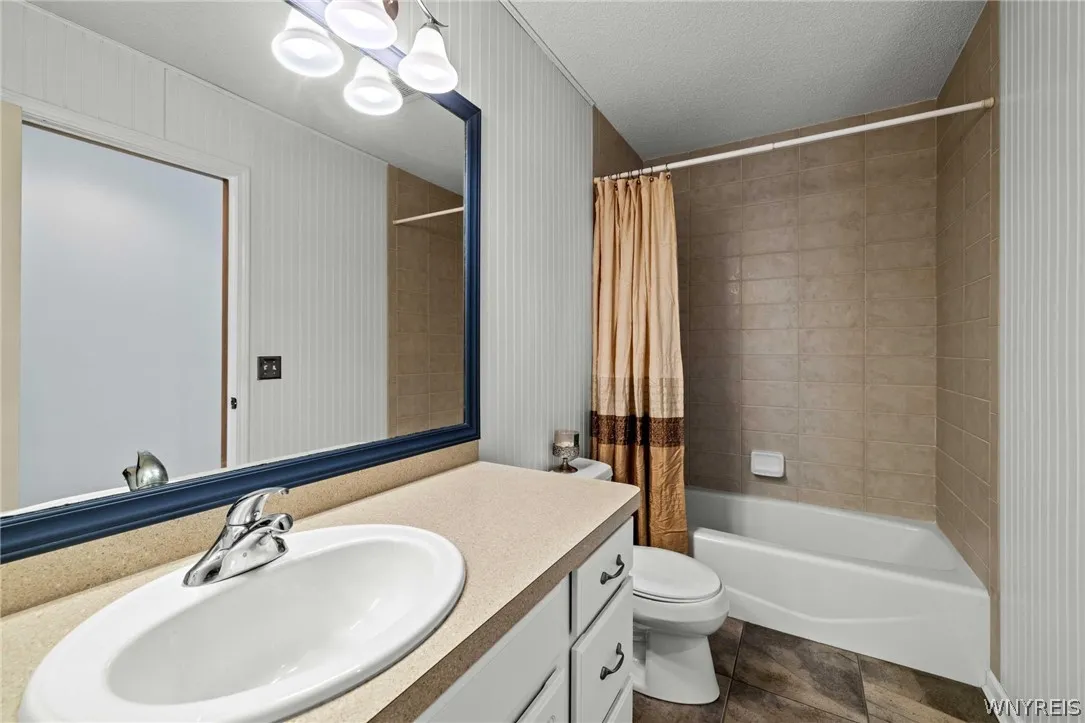 6521 White Oak, Hamburg, New York 14085, Hamburg, New York 14085, 4 Bedrooms Bedrooms, 7 Rooms Rooms,2 BathroomsBathrooms,Residential,For Sale,6521 White Oak, Hamburg, New York 14085,0,B1666257