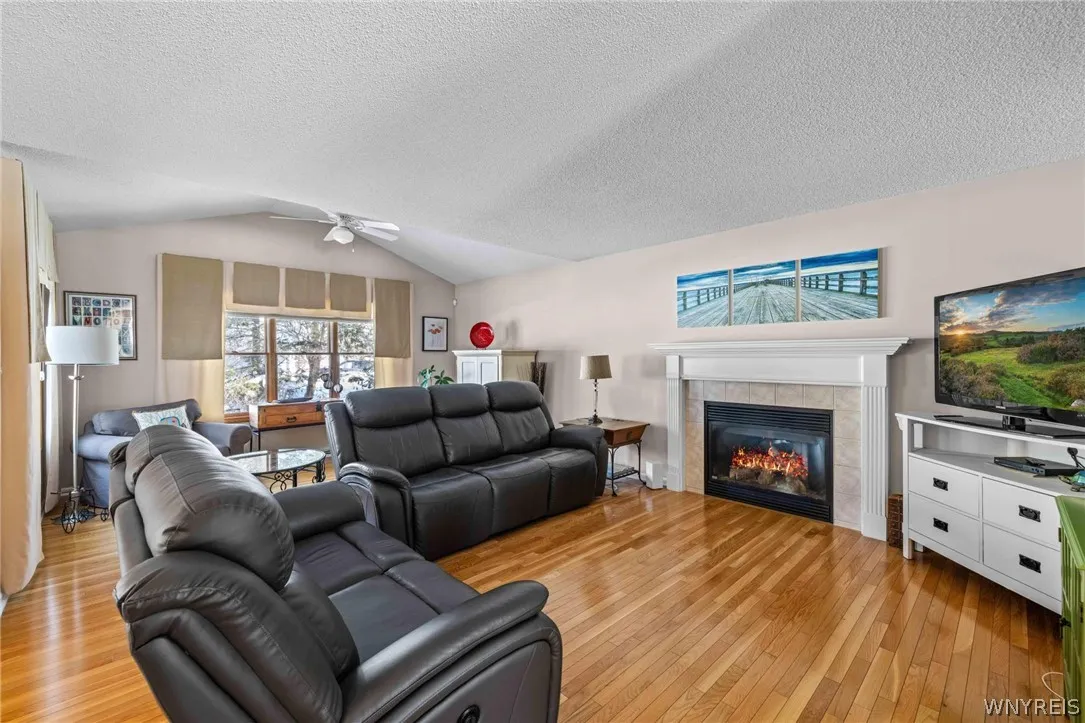 6521 White Oak, Hamburg, New York 14085, Hamburg, New York 14085, 4 Bedrooms Bedrooms, 7 Rooms Rooms,2 BathroomsBathrooms,Residential,For Sale,6521 White Oak, Hamburg, New York 14085,0,B1666257