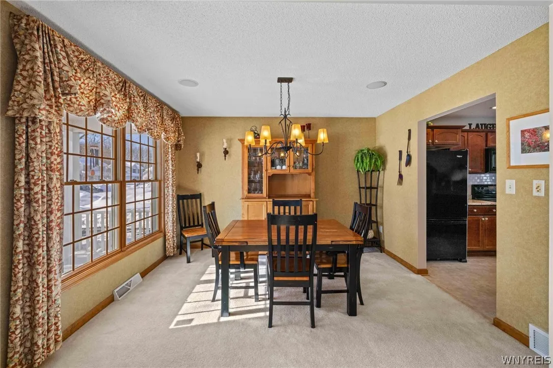 6521 White Oak, Hamburg, New York 14085, Hamburg, New York 14085, 4 Bedrooms Bedrooms, 7 Rooms Rooms,2 BathroomsBathrooms,Residential,For Sale,6521 White Oak, Hamburg, New York 14085,0,B1666257