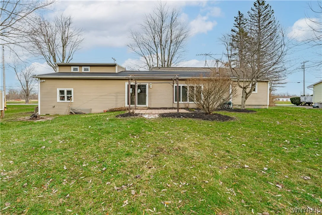 7330 Salt Road, Clarence, New York 14032, Clarence, New York 14032, 3 Bedrooms Bedrooms, 7 Rooms Rooms,1 BathroomBathrooms,Residential,For Sale,7330 Salt Road, Clarence, New York 14032,0,B1667371