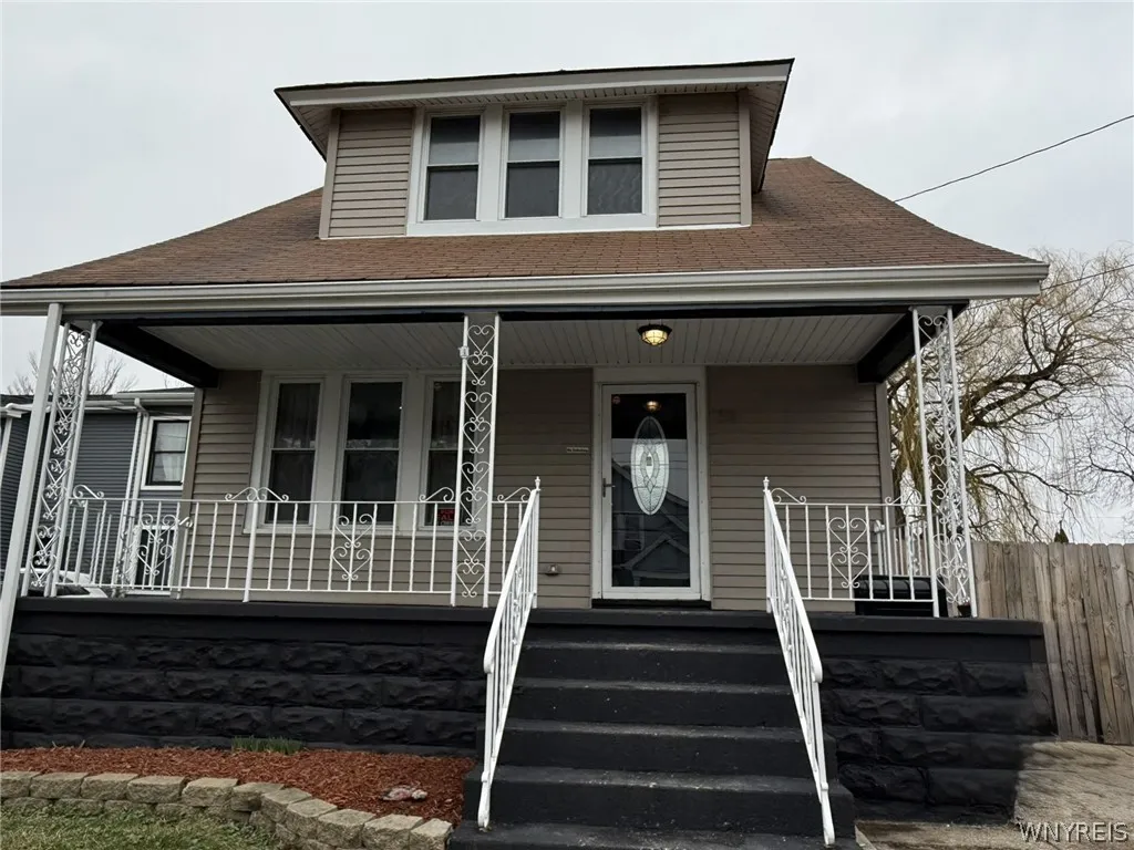 26 Trowbridge Street, Buffalo, New York 14220, Buffalo, New York 14220, 2 Bedrooms Bedrooms, 8 Rooms Rooms,2 BathroomsBathrooms,Residential,For Sale,26 Trowbridge Street, Buffalo, New York 14220,0,B1666910