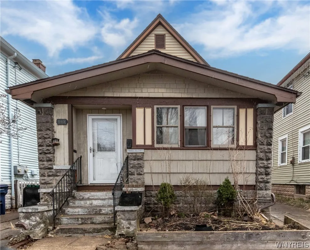 107 Hawley Street 2, Buffalo, New York 14213, Buffalo, New York 14213, 3 Bedrooms Bedrooms, 5 Rooms Rooms,1 BathroomBathrooms,Residential Lease,Closed,107 Hawley Street 2, Buffalo, New York 14213,0,B1667001