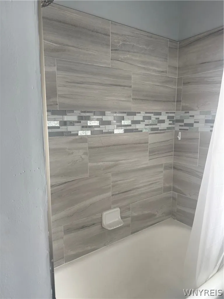 80 Delaware Road, Tonawanda, New York 14217, Tonawanda, New York 14217, 3 Bedrooms Bedrooms, 8 Rooms Rooms,1 BathroomBathrooms,Residential Lease,For Rent,80 Delaware Road, Tonawanda, New York 14217,0,B1667723