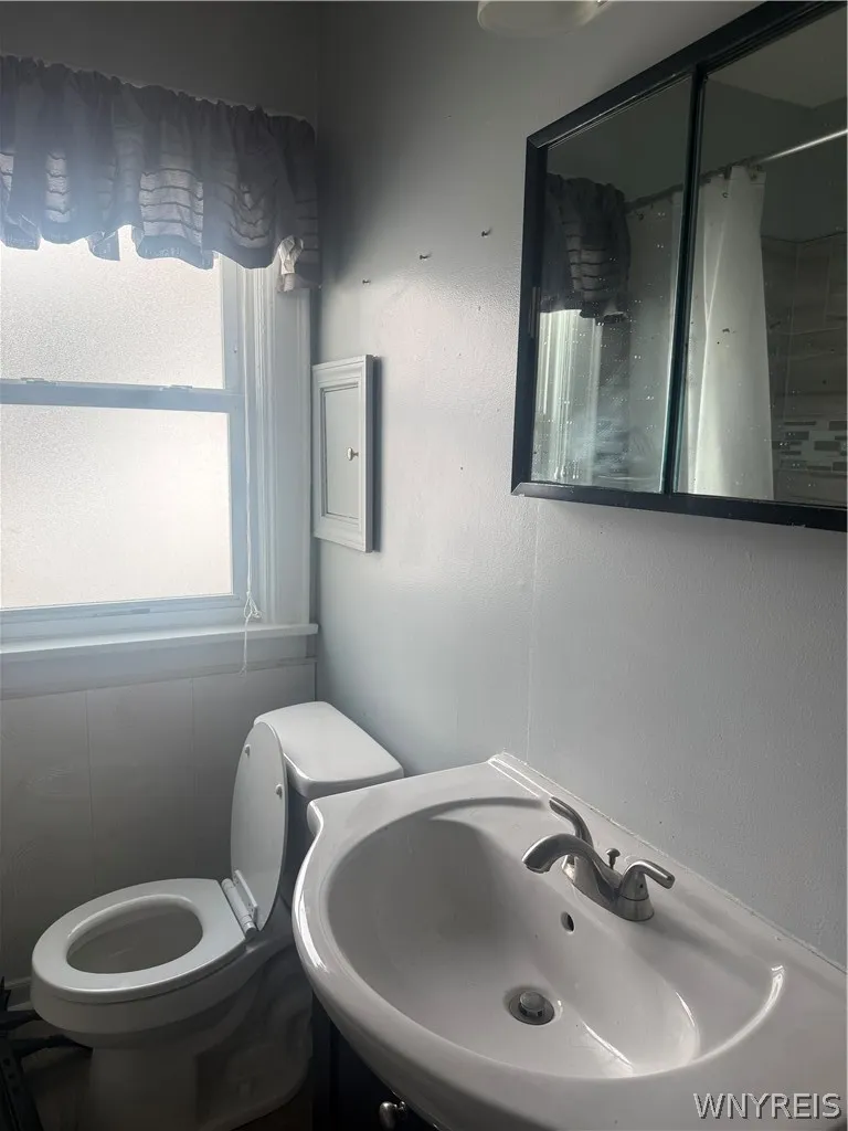 80 Delaware Road, Tonawanda, New York 14217, Tonawanda, New York 14217, 3 Bedrooms Bedrooms, 8 Rooms Rooms,1 BathroomBathrooms,Residential Lease,For Rent,80 Delaware Road, Tonawanda, New York 14217,0,B1667723