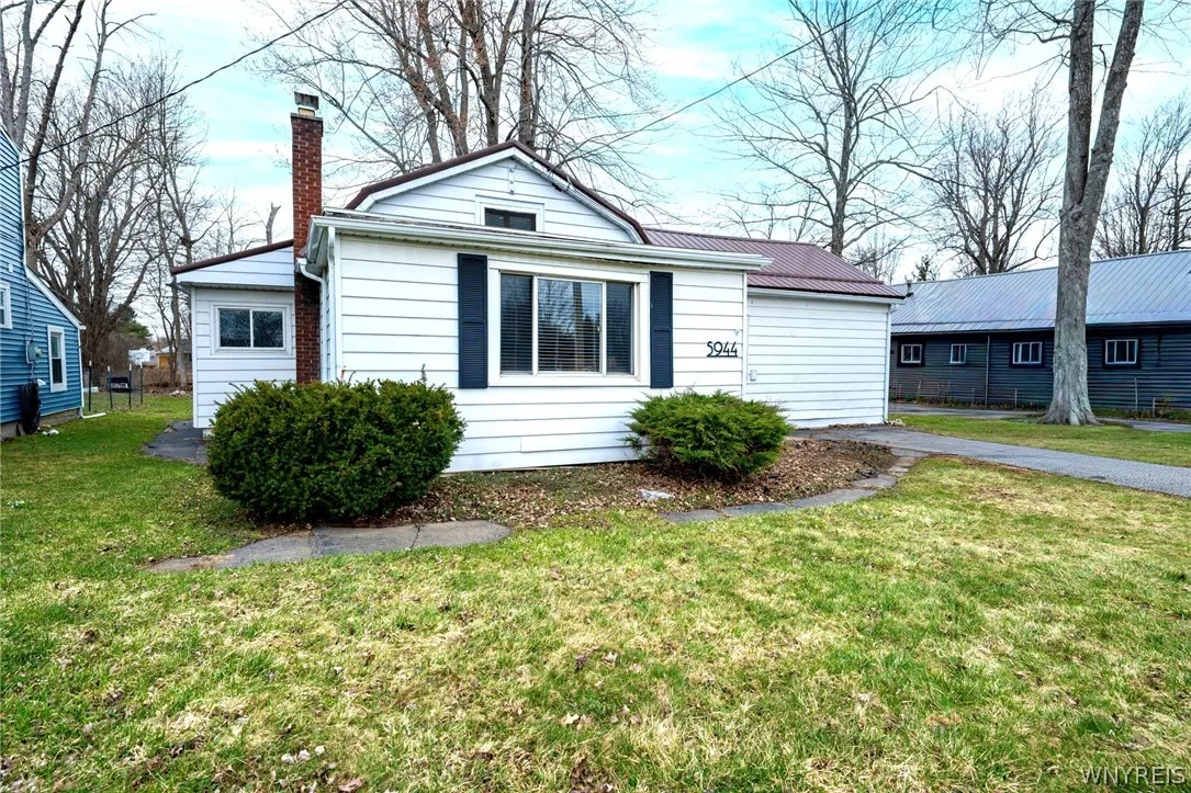 5944 Lakeview, Hamburg, New York 14085, Hamburg, New York 14085, 3 Bedrooms Bedrooms, 8 Rooms Rooms,1 BathroomBathrooms,Residential,Closed,5944 Lakeview, Hamburg, New York 14085,0,B1667612