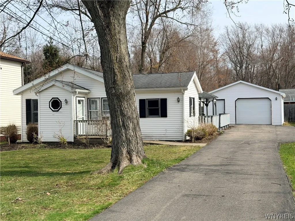 5893 Lakeview, Hamburg, New York 14085, Hamburg, New York 14085, 3 Bedrooms Bedrooms, 7 Rooms Rooms,1 BathroomBathrooms,Residential,Closed,5893 Lakeview, Hamburg, New York 14085,0,B1667825