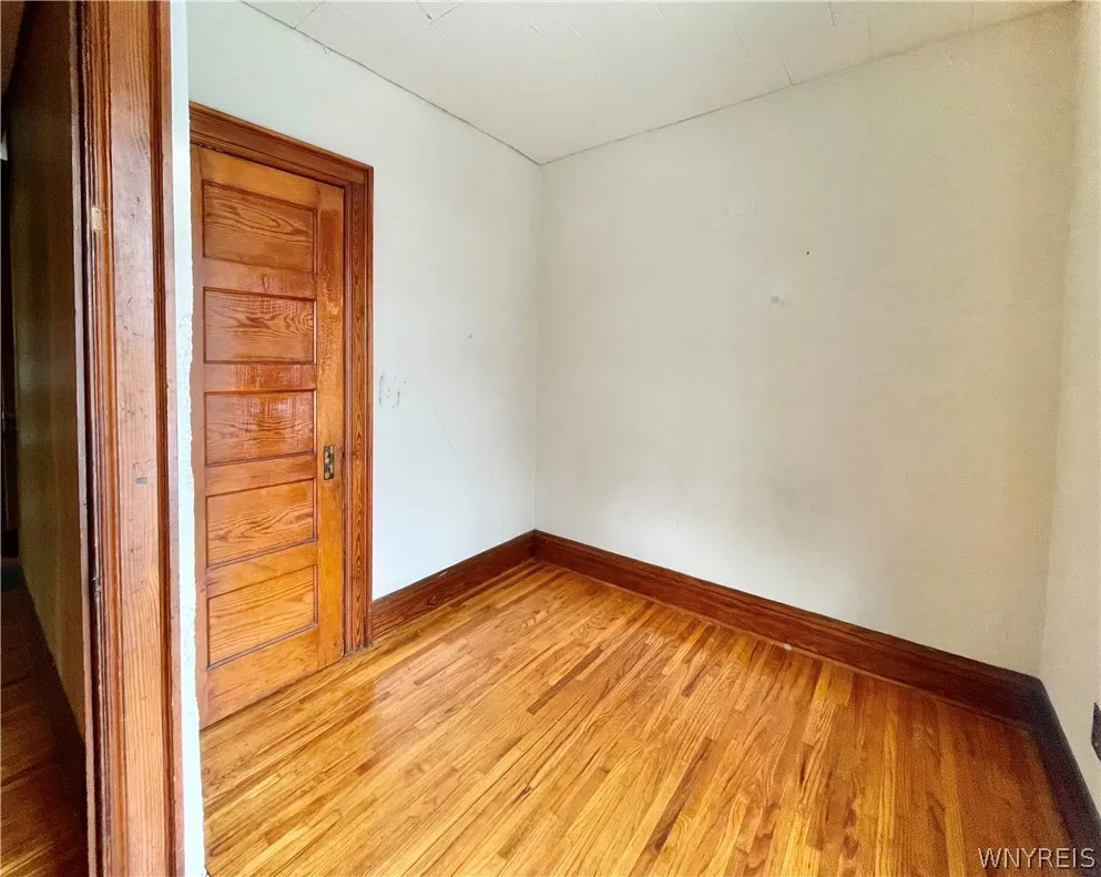463 East Street, Buffalo, New York 14207, Buffalo, New York 14207, 4 Bedrooms Bedrooms, 9 Rooms Rooms,1 BathroomBathrooms,Residential,For Sale,463 East Street, Buffalo, New York 14207,0,B1667755