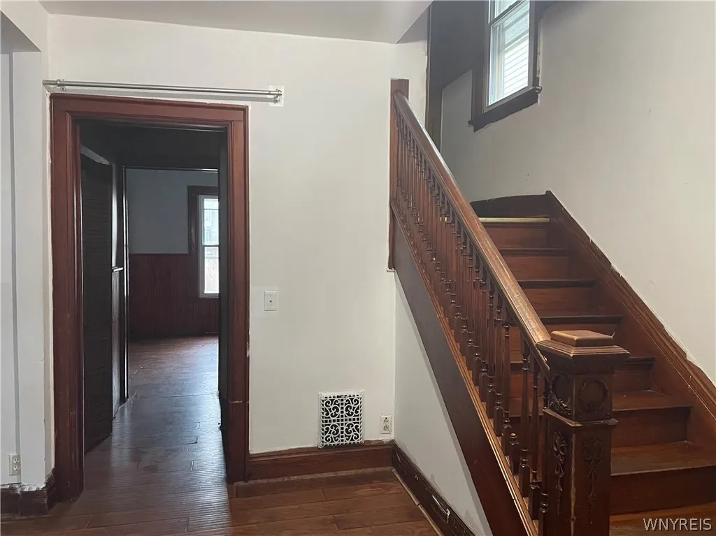 463 East Street, Buffalo, New York 14207, Buffalo, New York 14207, 4 Bedrooms Bedrooms, 9 Rooms Rooms,1 BathroomBathrooms,Residential,For Sale,463 East Street, Buffalo, New York 14207,0,B1667755