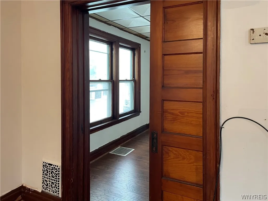 463 East Street, Buffalo, New York 14207, Buffalo, New York 14207, 4 Bedrooms Bedrooms, 9 Rooms Rooms,1 BathroomBathrooms,Residential,For Sale,463 East Street, Buffalo, New York 14207,0,B1667755