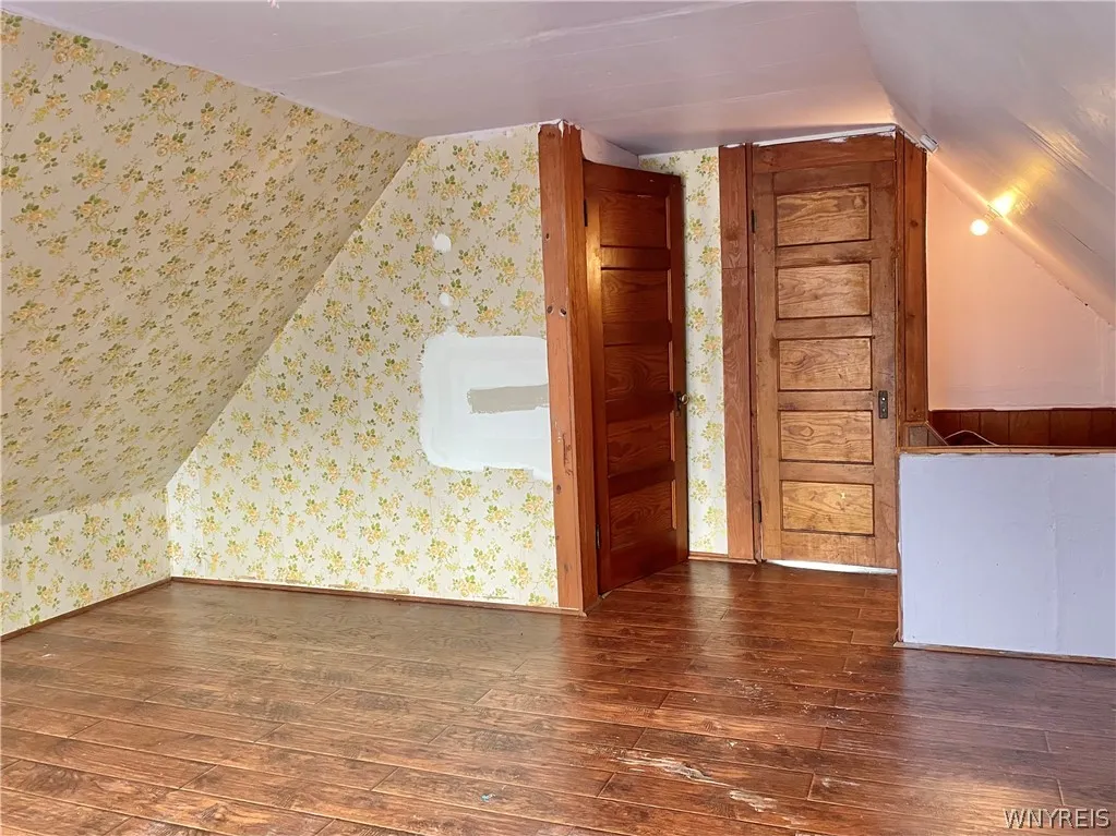 463 East Street, Buffalo, New York 14207, Buffalo, New York 14207, 4 Bedrooms Bedrooms, 9 Rooms Rooms,1 BathroomBathrooms,Residential,For Sale,463 East Street, Buffalo, New York 14207,0,B1667755