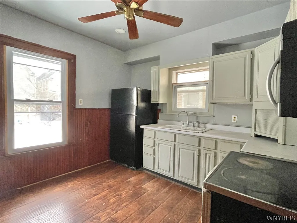 463 East Street, Buffalo, New York 14207, Buffalo, New York 14207, 4 Bedrooms Bedrooms, 9 Rooms Rooms,1 BathroomBathrooms,Residential,For Sale,463 East Street, Buffalo, New York 14207,0,B1667755