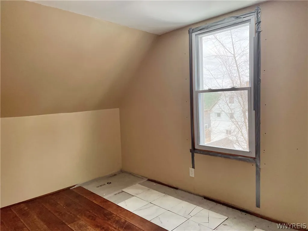 463 East Street, Buffalo, New York 14207, Buffalo, New York 14207, 4 Bedrooms Bedrooms, 9 Rooms Rooms,1 BathroomBathrooms,Residential,For Sale,463 East Street, Buffalo, New York 14207,0,B1667755