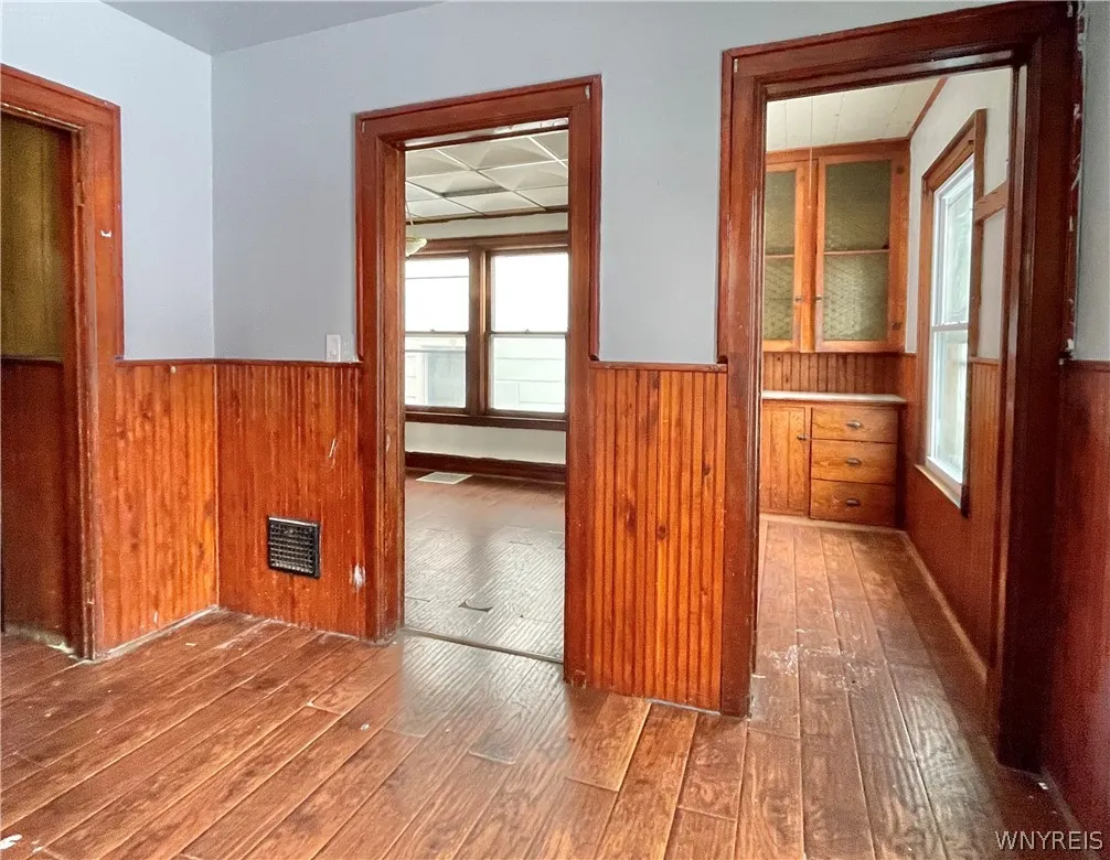 463 East Street, Buffalo, New York 14207, Buffalo, New York 14207, 4 Bedrooms Bedrooms, 9 Rooms Rooms,1 BathroomBathrooms,Residential,For Sale,463 East Street, Buffalo, New York 14207,0,B1667755