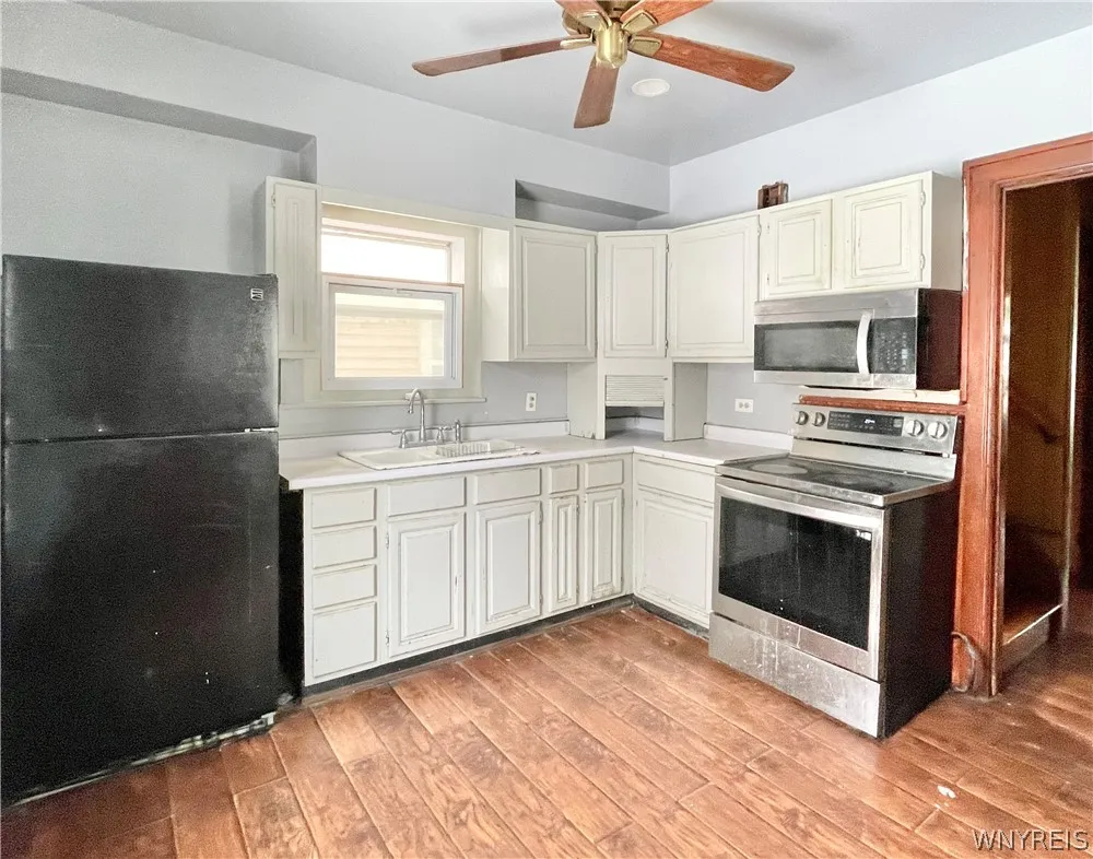 463 East Street, Buffalo, New York 14207, Buffalo, New York 14207, 4 Bedrooms Bedrooms, 9 Rooms Rooms,1 BathroomBathrooms,Residential,For Sale,463 East Street, Buffalo, New York 14207,0,B1667755
