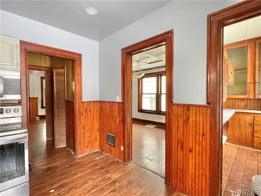 463 East Street, Buffalo, New York 14207, Buffalo, New York 14207, 4 Bedrooms Bedrooms, 9 Rooms Rooms,1 BathroomBathrooms,Residential,For Sale,463 East Street, Buffalo, New York 14207,0,B1667755