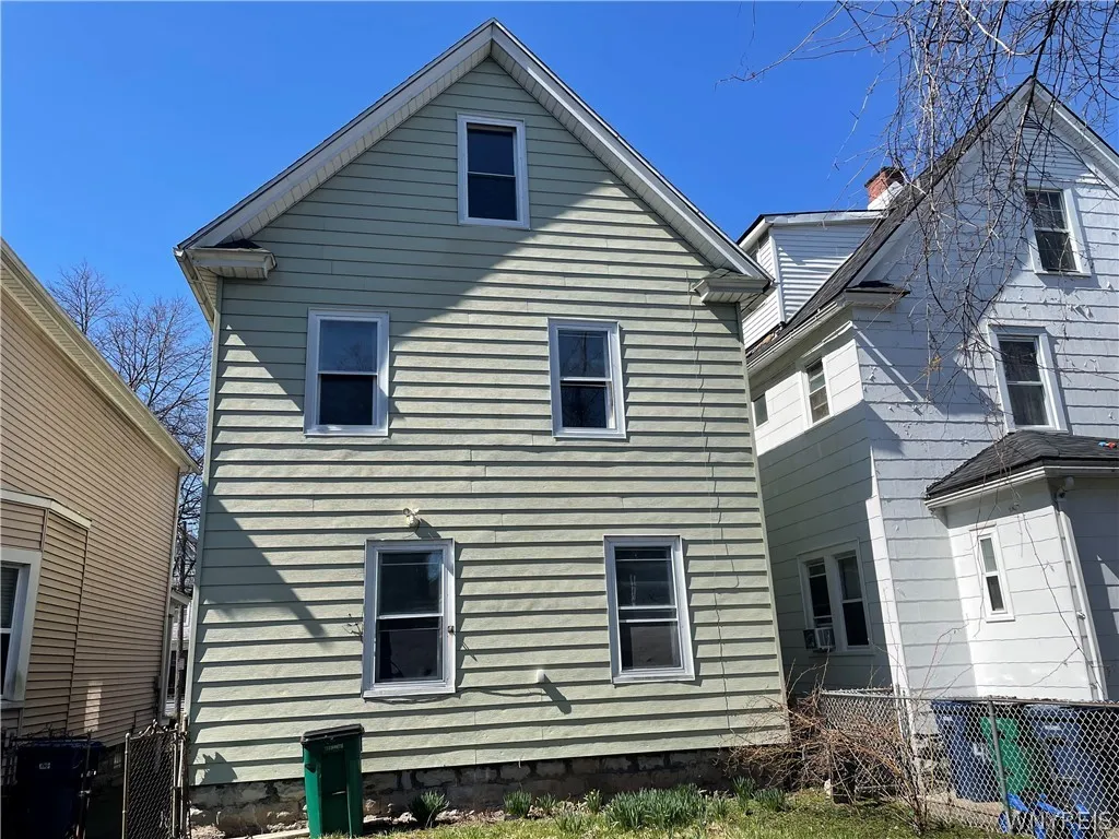 463 East Street, Buffalo, New York 14207, Buffalo, New York 14207, 4 Bedrooms Bedrooms, 9 Rooms Rooms,1 BathroomBathrooms,Residential,For Sale,463 East Street, Buffalo, New York 14207,0,B1667755