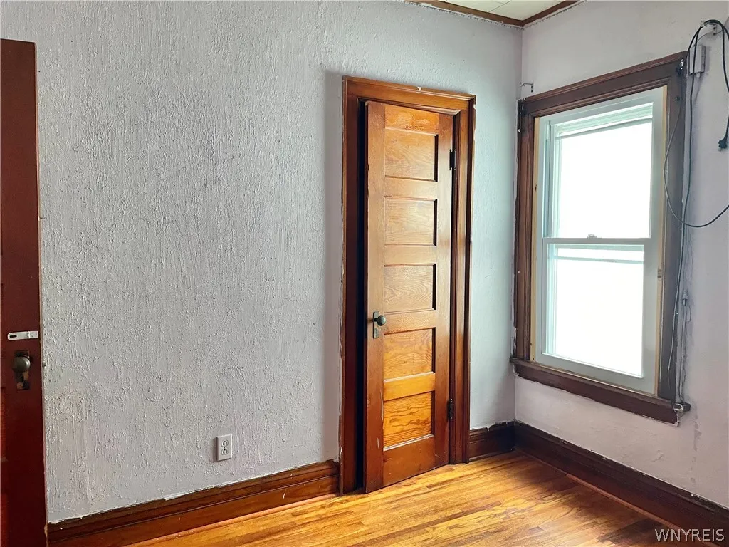 463 East Street, Buffalo, New York 14207, Buffalo, New York 14207, 4 Bedrooms Bedrooms, 9 Rooms Rooms,1 BathroomBathrooms,Residential,For Sale,463 East Street, Buffalo, New York 14207,0,B1667755