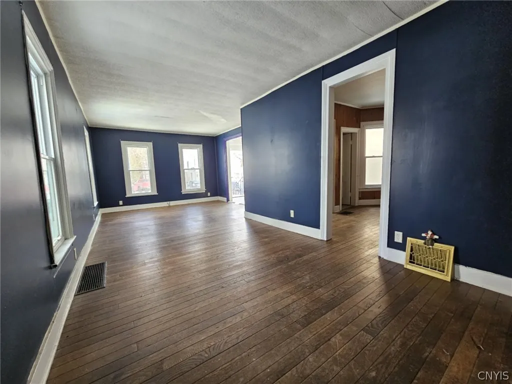 Living room back view.