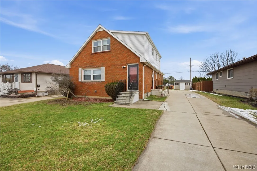 75 Theresa Drive, Cheektowaga, New York 14227, Cheektowaga, New York 14227, 5 Bedrooms Bedrooms, ,2 BathroomsBathrooms,Residential,For Sale,75 Theresa Drive, Cheektowaga, New York 14227,0,B1667799