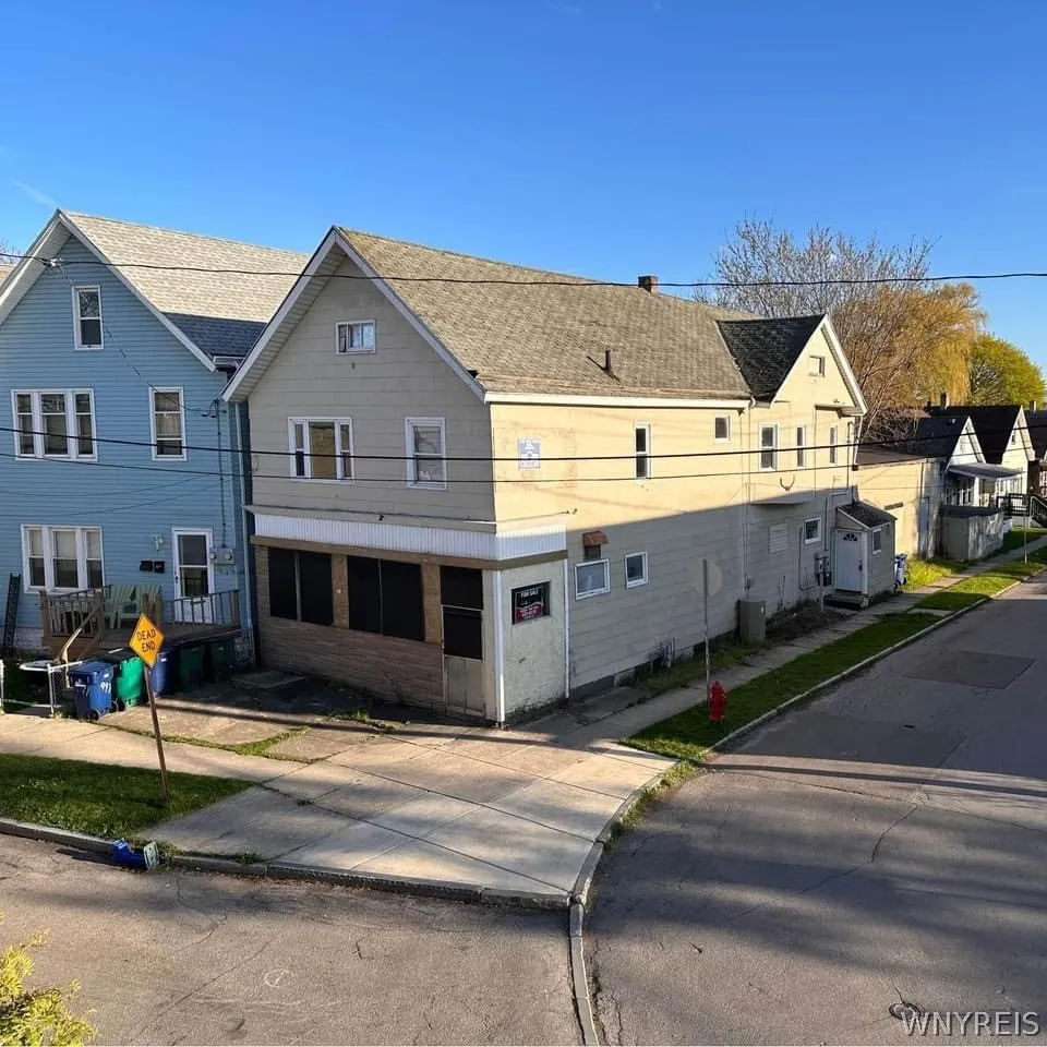 995 Exchange Street, Buffalo, New York 14210, Buffalo, New York 14210, 6 Bedrooms Bedrooms, ,2 BathroomsBathrooms,Residential,For Sale,995 Exchange Street, Buffalo, New York 14210,0,B1667545