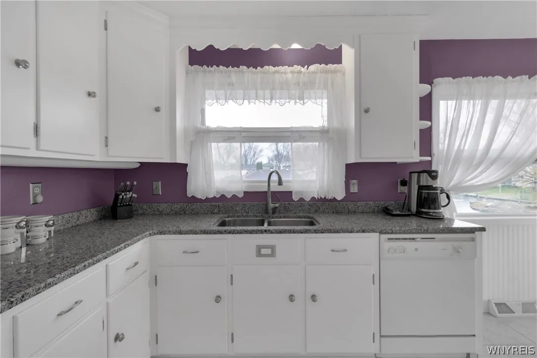 3021 Walbridge Drive, Hamburg, New York 14075, Hamburg, New York 14075, 4 Bedrooms Bedrooms, 10 Rooms Rooms,1 BathroomBathrooms,Residential,For Sale,3021 Walbridge Drive, Hamburg, New York 14075,0,B1667981