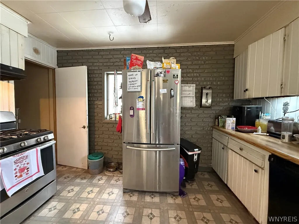 38 Argus Street, Buffalo, New York 14207, Buffalo, New York 14207, 3 Bedrooms Bedrooms, 6 Rooms Rooms,1 BathroomBathrooms,Residential,For Sale,38 Argus Street, Buffalo, New York 14207,0,B1663545