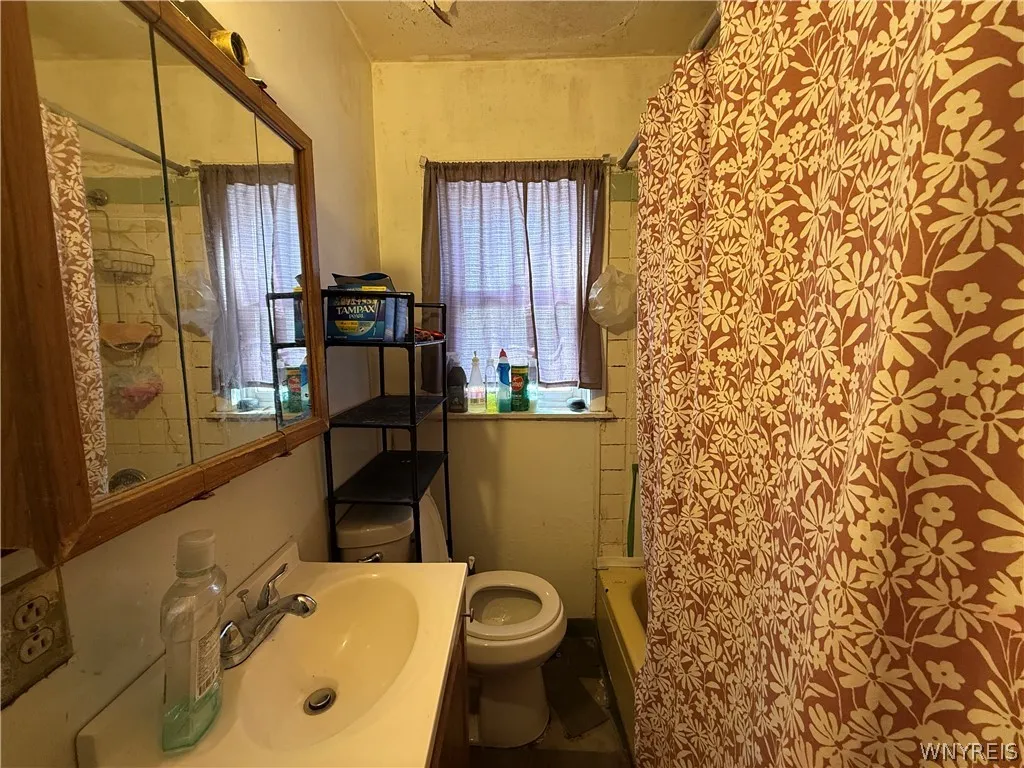 131 Riverside Avenue, Buffalo, New York 14207, Buffalo, New York 14207, 2 Bedrooms Bedrooms, 5 Rooms Rooms,1 BathroomBathrooms,Residential,For Sale,131 Riverside Avenue, Buffalo, New York 14207,0,B1664091