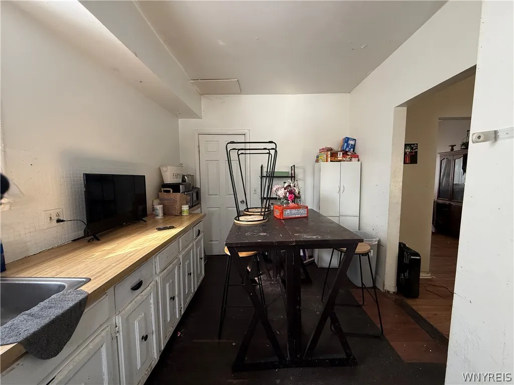131 Riverside Avenue, Buffalo, New York 14207, Buffalo, New York 14207, 2 Bedrooms Bedrooms, 5 Rooms Rooms,1 BathroomBathrooms,Residential,For Sale,131 Riverside Avenue, Buffalo, New York 14207,0,B1664091