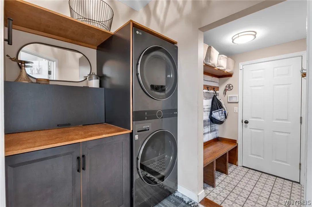 32 Falconcrest Lane, Orchard Park, New York 14127, Orchard Park, New York 14127, 4 Bedrooms Bedrooms, 8 Rooms Rooms,3 BathroomsBathrooms,Residential,For Sale,32 Falconcrest Lane, Orchard Park, New York 14127,0,B1667902