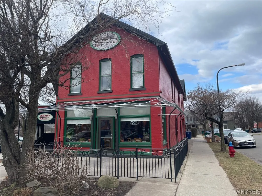 370 Virginia St 3, Buffalo, New York 14201, Buffalo, New York 14201, 2 Bedrooms Bedrooms, 5 Rooms Rooms,1 BathroomBathrooms,Residential Lease,For Rent,370 Virginia St 3, Buffalo, New York 14201,0,B1668563