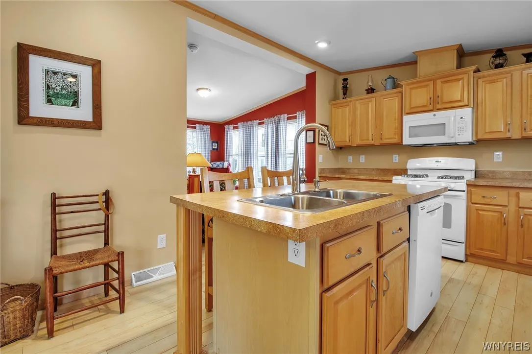 4665 Cotherstone Circle, Clarence, New York 14031, Clarence, New York 14031, 2 Bedrooms Bedrooms, 5 Rooms Rooms,2 BathroomsBathrooms,Residential,For Sale,4665 Cotherstone Circle, Clarence, New York 14031,0,B1664953