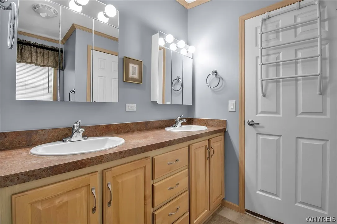 4665 Cotherstone Circle, Clarence, New York 14031, Clarence, New York 14031, 2 Bedrooms Bedrooms, 5 Rooms Rooms,2 BathroomsBathrooms,Residential,For Sale,4665 Cotherstone Circle, Clarence, New York 14031,0,B1664953