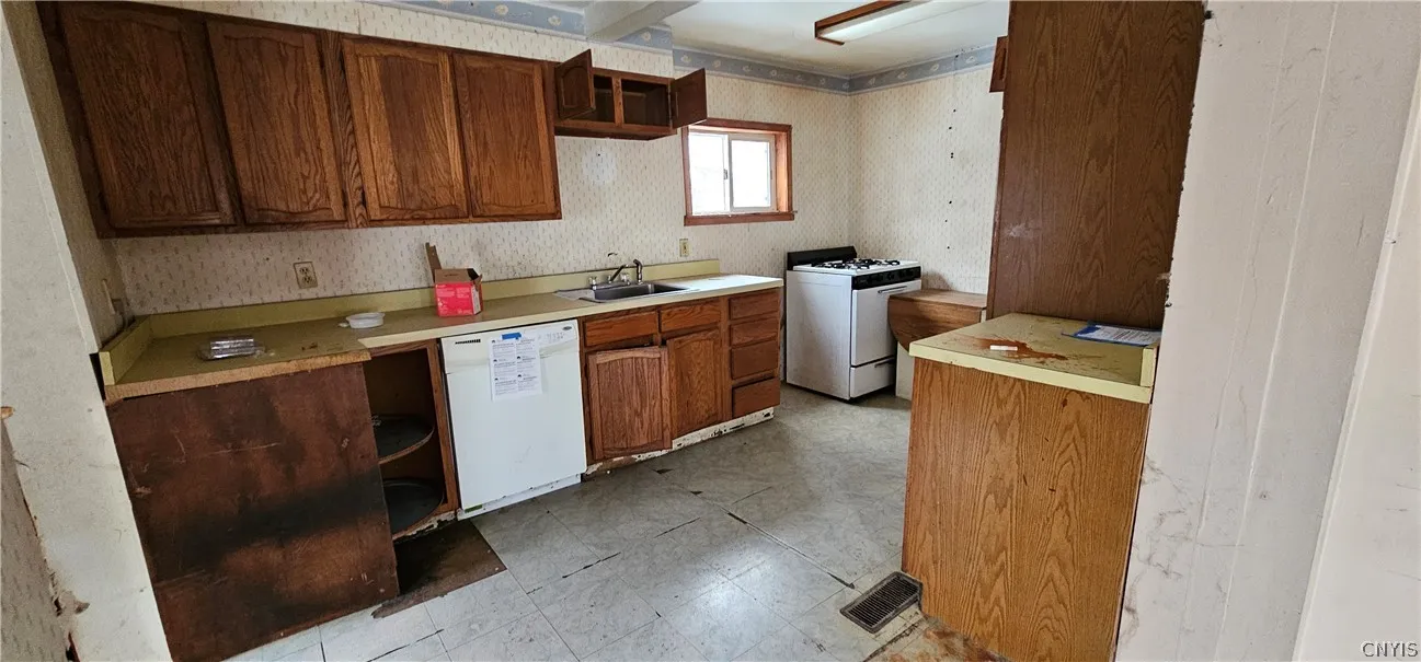 1208 Gill Street, Watertown City, New York 13601, Watertown City, New York 13601, 2 Bedrooms Bedrooms, 7 Rooms Rooms,1 BathroomBathrooms,Residential,For Sale,1208 Gill Street, Watertown City, New York 13601,0,S1669180
