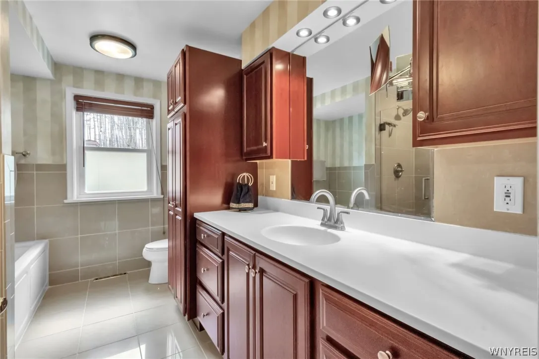 Full bathroom