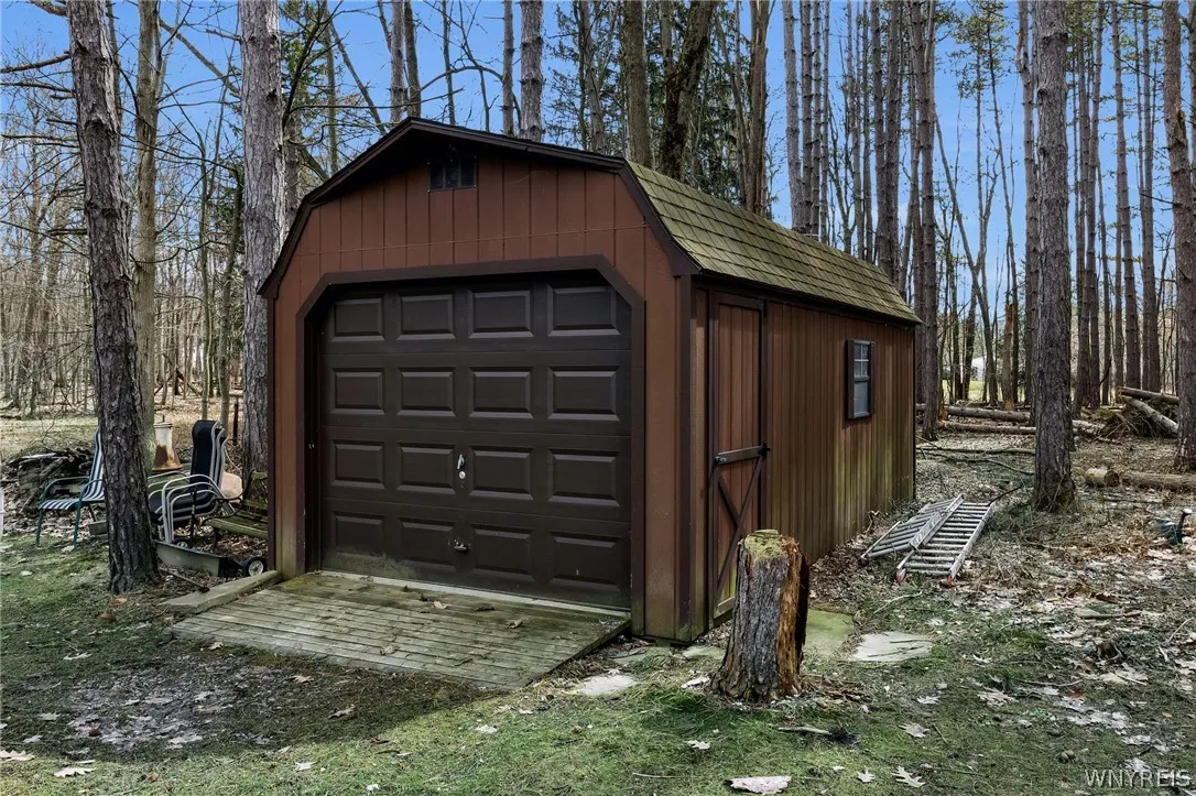 1 car detached garage