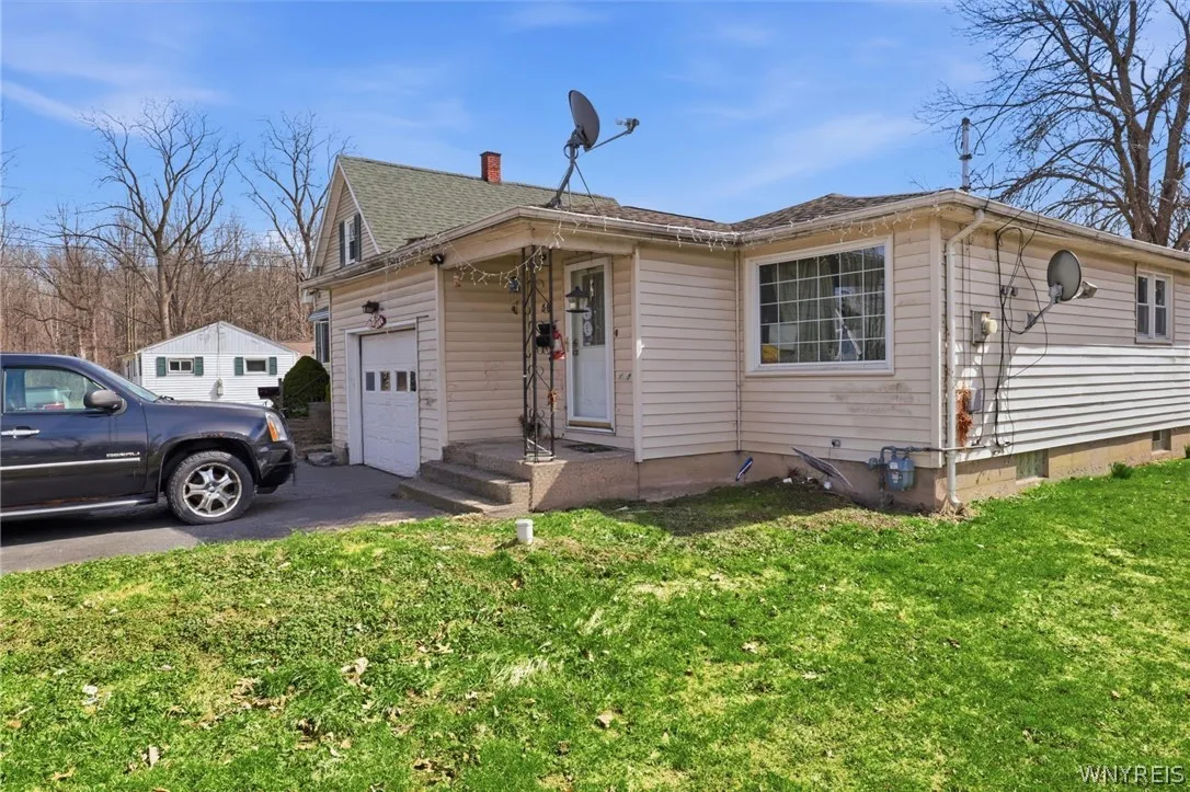 361 Rumbold Avenue, North Tonawanda, New York 1412, North Tonawanda, New York 14120, 3 Bedrooms Bedrooms, 6 Rooms Rooms,1 BathroomBathrooms,Residential,For Sale,361 Rumbold Avenue, North Tonawanda, New York 1412,0,B1668907