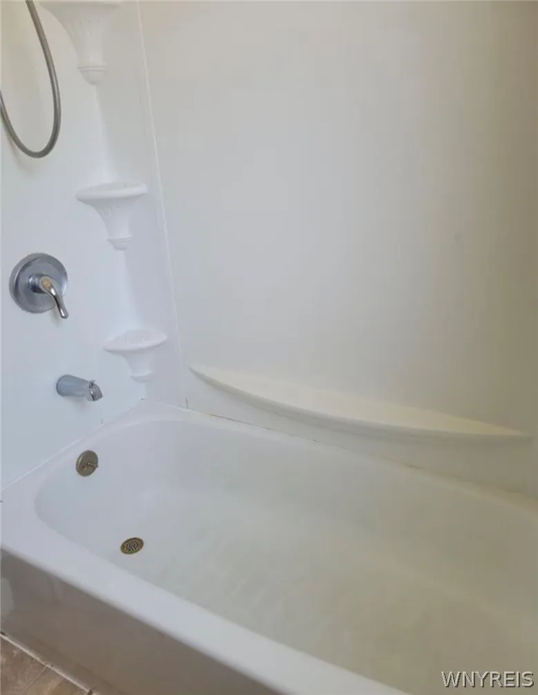 2500 Delaware Avenue, Buffalo, New York 14216, Buffalo, New York 14216, 1 Bedroom Bedrooms, 4 Rooms Rooms,1 BathroomBathrooms,Residential Lease,For Rent,2500 Delaware Avenue, Buffalo, New York 14216,0,B1669319