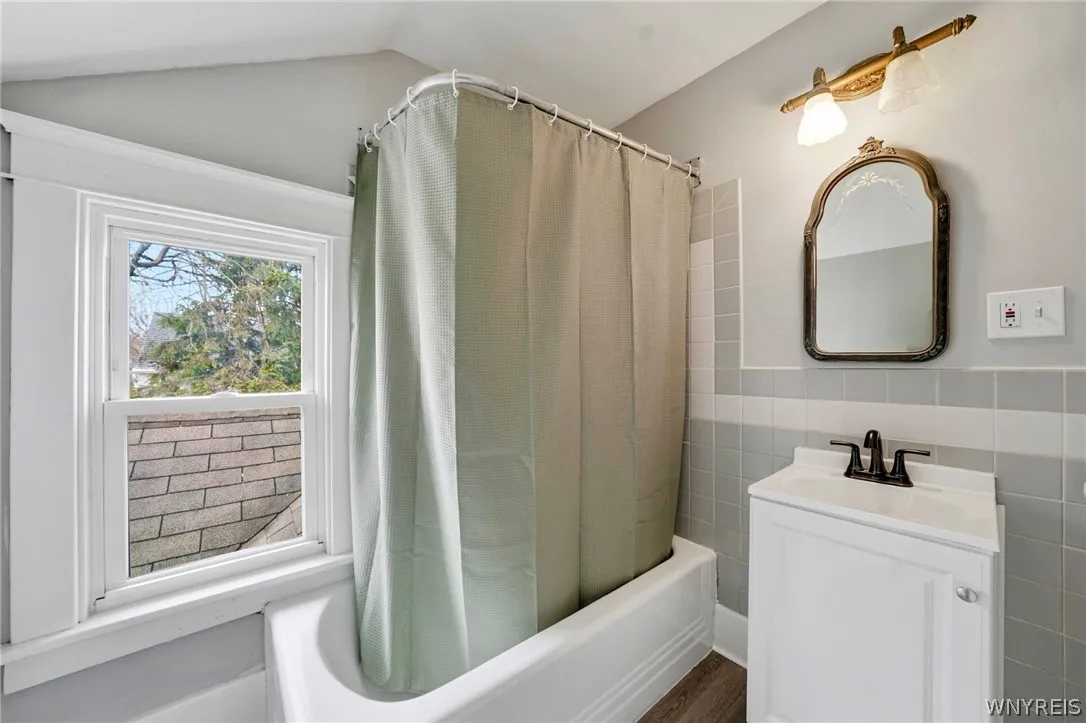 238 Main Street, Tonawanda, New York 14150, Tonawanda, New York 14150, 4 Bedrooms Bedrooms, 9 Rooms Rooms,2 BathroomsBathrooms,Residential,For Sale,238 Main Street, Tonawanda, New York 14150,0,B1668131