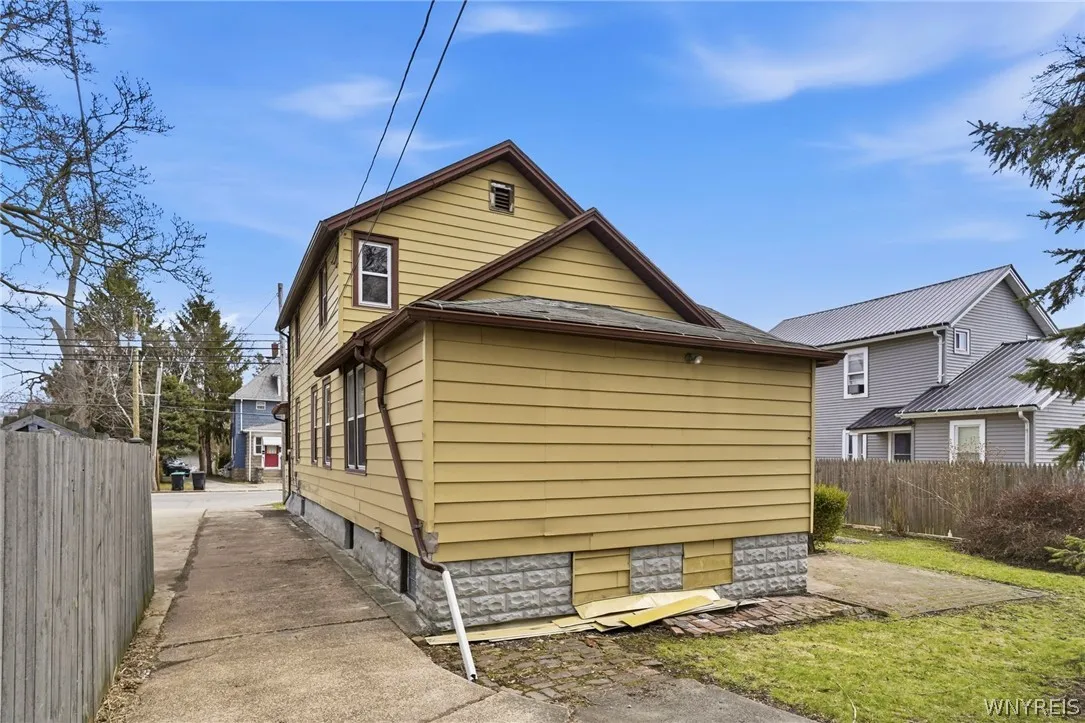 238 Main Street, Tonawanda, New York 14150, Tonawanda, New York 14150, 4 Bedrooms Bedrooms, 9 Rooms Rooms,2 BathroomsBathrooms,Residential,For Sale,238 Main Street, Tonawanda, New York 14150,0,B1668131