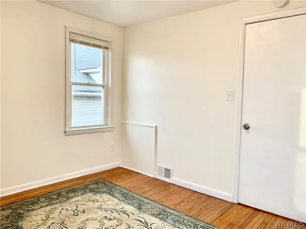 657 Englewood Avenue 2, Tonawanda, New York 14223, Tonawanda, New York 14223, 2 Bedrooms Bedrooms, 5 Rooms Rooms,1 BathroomBathrooms,Residential Lease,For Rent,657 Englewood Avenue 2, Tonawanda, New York 14223,0,B1669299