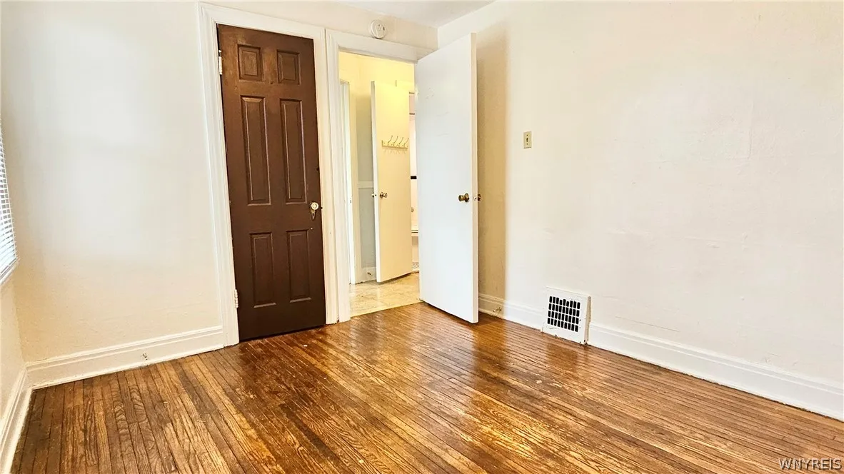 657 Englewood Avenue 8, Tonawanda, New York 14223, Tonawanda, New York 14223, 2 Bedrooms Bedrooms, 5 Rooms Rooms,1 BathroomBathrooms,Residential Lease,For Rent,657 Englewood Avenue 8, Tonawanda, New York 14223,0,B1669301