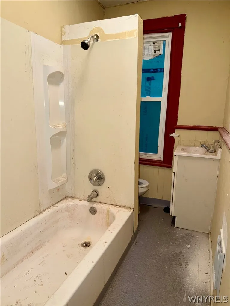 124 Rhode Island Street, Buffalo, New York 14213, Buffalo, New York 14213, 5 Bedroom Bedrooms, ,2 BathroomBathrooms,Residential,For Sale,124 Rhode Island Street, Buffalo, New York 14213,0,B1669170