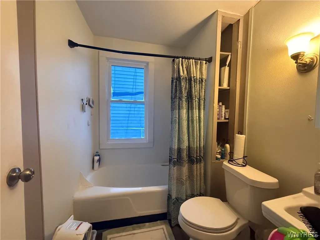134 Condon Avenue, Buffalo, New York 14207, Buffalo, New York 14207, 3 Bedrooms Bedrooms, 6 Rooms Rooms,1 BathroomBathrooms,Residential,For Sale,134 Condon Avenue, Buffalo, New York 14207,0,B1666370